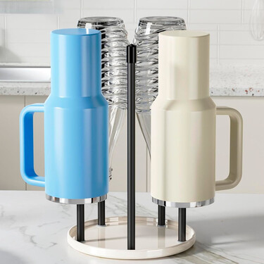 Limpiar una botella reutilizable es fácil y secarla también gracias a este sencillo accesorio por 12,99 euros