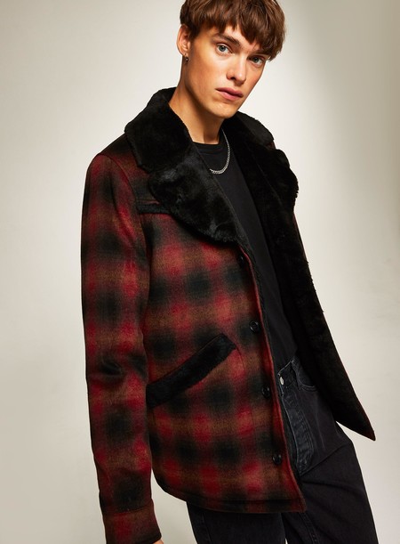 Topman se adentra al otoño con piezas que suman faux fur a chaquetas infalibles