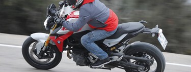 Pensábamos que las maxi-trail dominaban el mercado. Pero pocos se han dado cuenta de que las naked son las que sostienen al mundo motero 