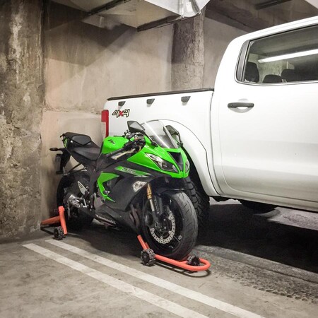 Dynamoto Bmw R1200gsa Dynamoto Motorcycle Stand Ducati Bmw Storage 900x