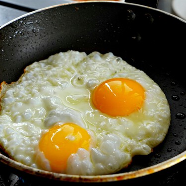 Lidl tiene una sartén por menos de 10 euros ligera y cómoda de usar, perfecta para preparar huevos fritos