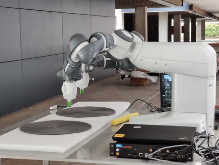 Hologramas 3D, salas virtuales en 360º y conducción a distancia: las pruebas 5G de Orange y ZTE en la UPV de Valencia