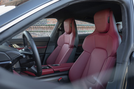 Porsche Taycan prueba contacto