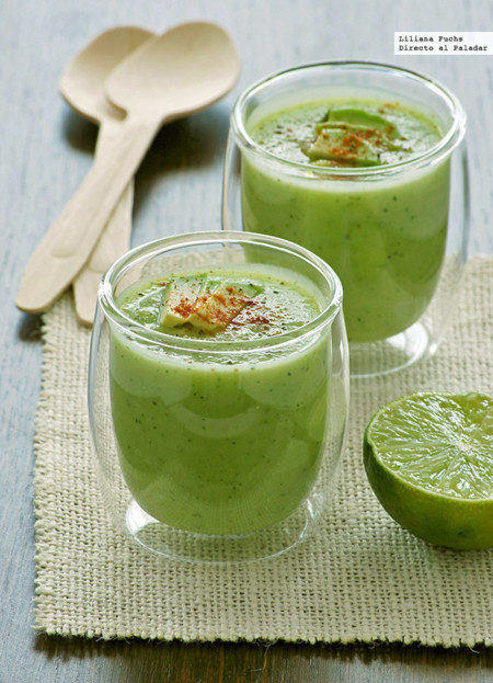 Crema fría de aguacate y calabacín. Receta fácil sin cocción