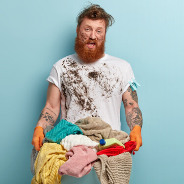 Los trucos básicos para eliminar las manchas de grasa más rebeldes de tu ropa