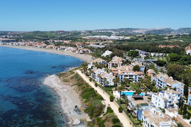 Viajes Escapadas Turismo Espana Pueblo Blanco Playa Costa Malaga Tranquilo Barato Buena Comida