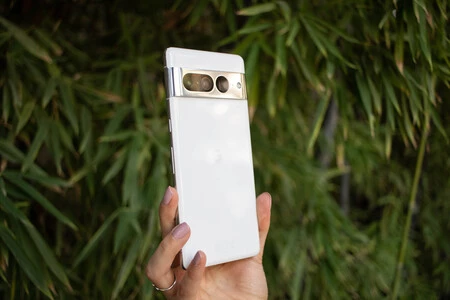 Google Pixel 7 は優れた携帯電話ですが、その後継機はサポートの拡大によりさらに優れています。ザタカからの画像