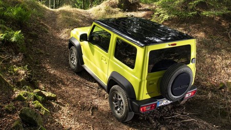Mesmo em suas versões clássicas, o atual Suzuki Jimny continua sendo muito valorizado na França.© Suzuki
