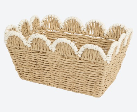 Cesta de Action con el remate redondeado en color crema