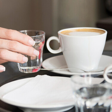 Que en un café de Viena te pongan agua no es para quitar la sed: es para presumir de su calidad