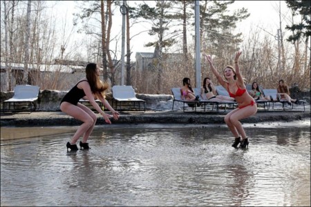 ¿Que no arreglan las calles? Pues nos ponemos en bikini
