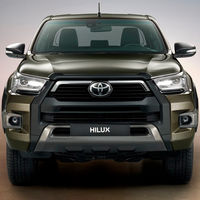 La Toyota Hilux se renueva con más agresividad por fuera y un nuevo motor diésel de 204 CV por dentro