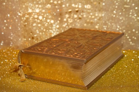 El psicólogo que sufrió un trastorno que le hizo escribir una 'biblia' en una semana