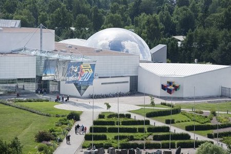 Edificios con mucha ciencia (III): Centro de Ciencia Heureka