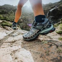 Las zapatillas todoterreno e impermeables de Salomon para rutas de senderismo, rebajadas al 44%
