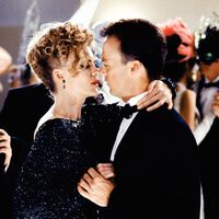 Si paras Batman Returns en el minuto 1:35:34, verás que la primera patita del DCU asomó en 1992 sin darnos cuenta 