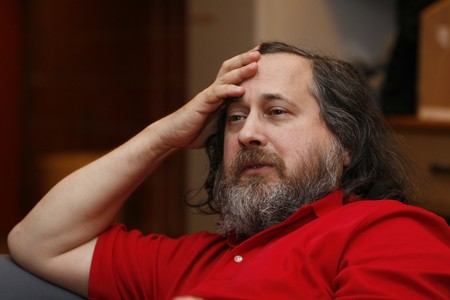 Richard Stallman sobre las compañías que recopilan datos personales: "No hay razón por la que debamos dejarlas existir"