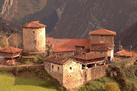 Pueblo Mas Bonito Asturias Rural Escapada Semana Santa Viaje Espana Encantador Medieval Montana