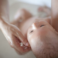 Cómo bañar a tu bebé: guía práctica paso a paso