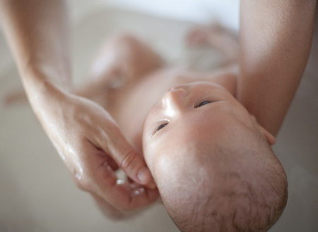 Guía práctica paso a paso para el baño del bebé