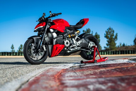 Ducati Streetfighter V2 2021 002
