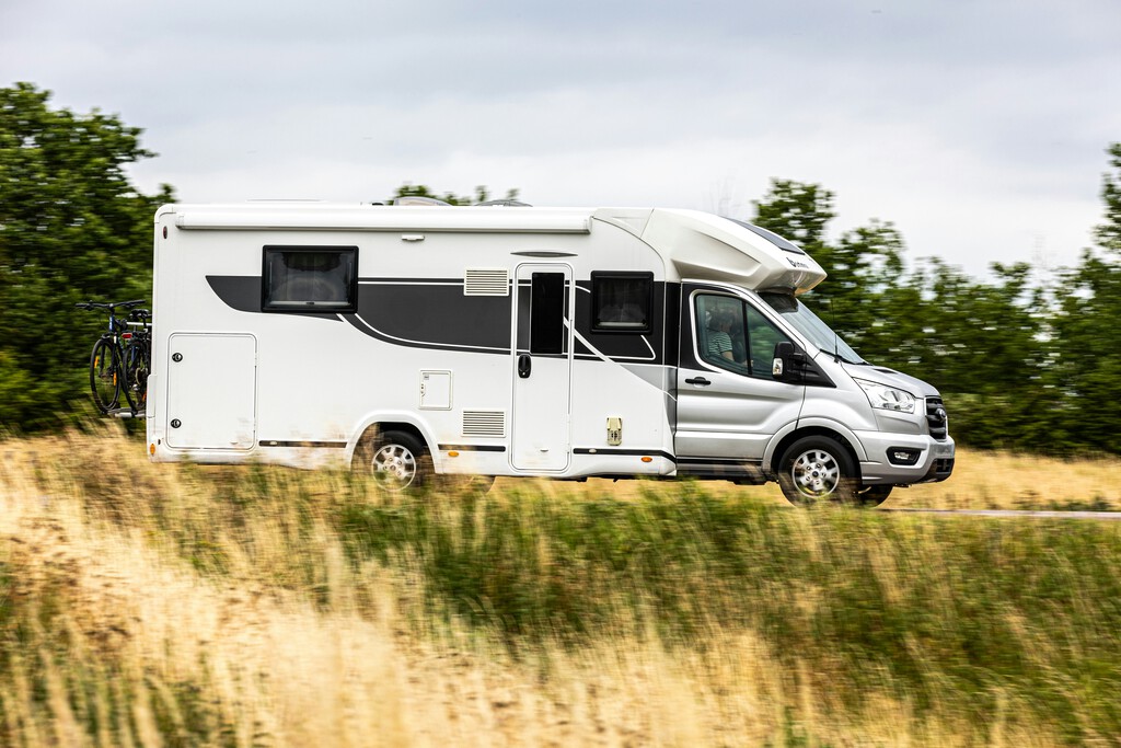 España cambia las reglas del juego para las autocaravanas: podrán aparcar donde aparca cualquier coche