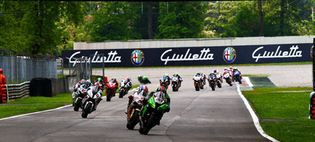 El aguacero de Monza incendia el campeonato de Superbikes