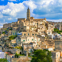 Esta ciudad de Italia es una de las más antiguas del mundo: un paraíso lleno de iglesias rupestres 