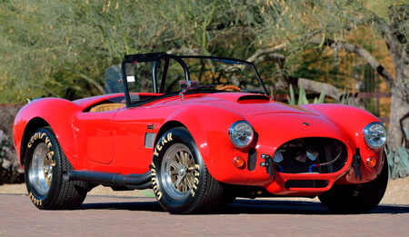 Este delicioso Shelby 427 Cobra FAM que perteneció a Paul Walker es un ejemplar casi único y ahora sale a subasta