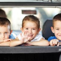 ¡No se debe dejar a un bebé en un coche aparcado en ninguna época del año pero menos aún en verano y menos en Andalucía!