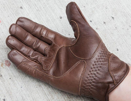 Guantes Barfly color tabaco de Roland Sands
