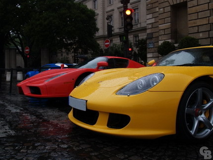 Parchís en París: Porsche Carrera GT, Bugatti Veyron y Ferrari Enzo
