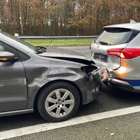 Héroe sobre ruedas: en este vídeo, un conductor sacrifica su coche para evitar una tragedia en carretera