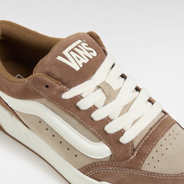 Las zapatillas de Vans que encajan con tu frapuchino están de rebajas para volverse ese básico que no dejarás de llevar en primavera 