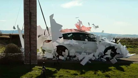 Tesla Model Y muro
