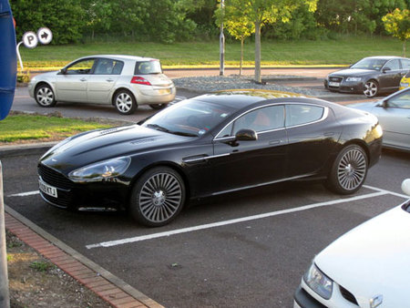 Aston Martin Rapide, al desnudo y en la calle