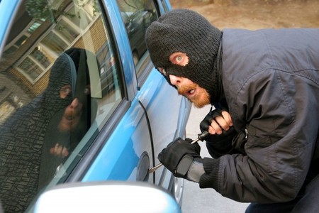 Precaución, amigo conductor: un coche robado, una oportunidad para aprender a evitarlo