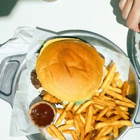 Tras devorar el 61% del negocio de la 'fast food' en España, las hamburguesas se enfrentan a su gran amenaza: saturar el mercado