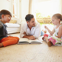 A la hora de leerle a los niños, es mejor y más beneficioso el libro impreso que un lector electrónico