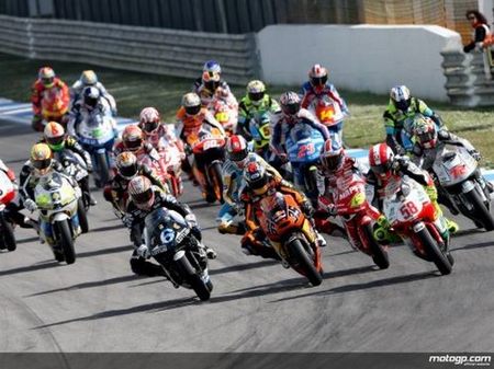Por fin ha llegado Moto2, la categoria que sustituye a 250 cc