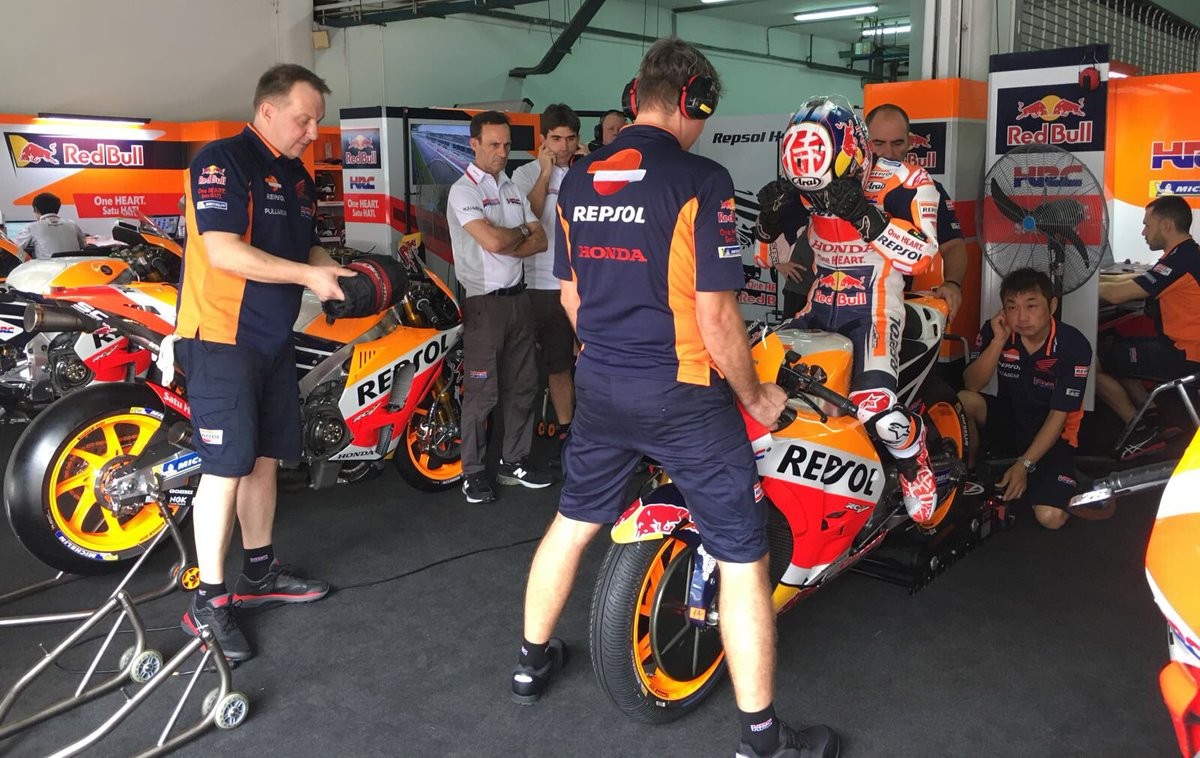 Dani Pedrosa domina el primer día de test de MotoGP en Sepang y Yamaha sorpende con un nuevo carenado