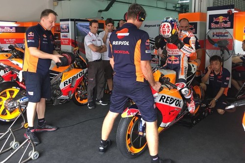 Dani Pedrosa domina el primer día de test de MotoGP en Sepang y Yamaha sorpende con un nuevo carenado