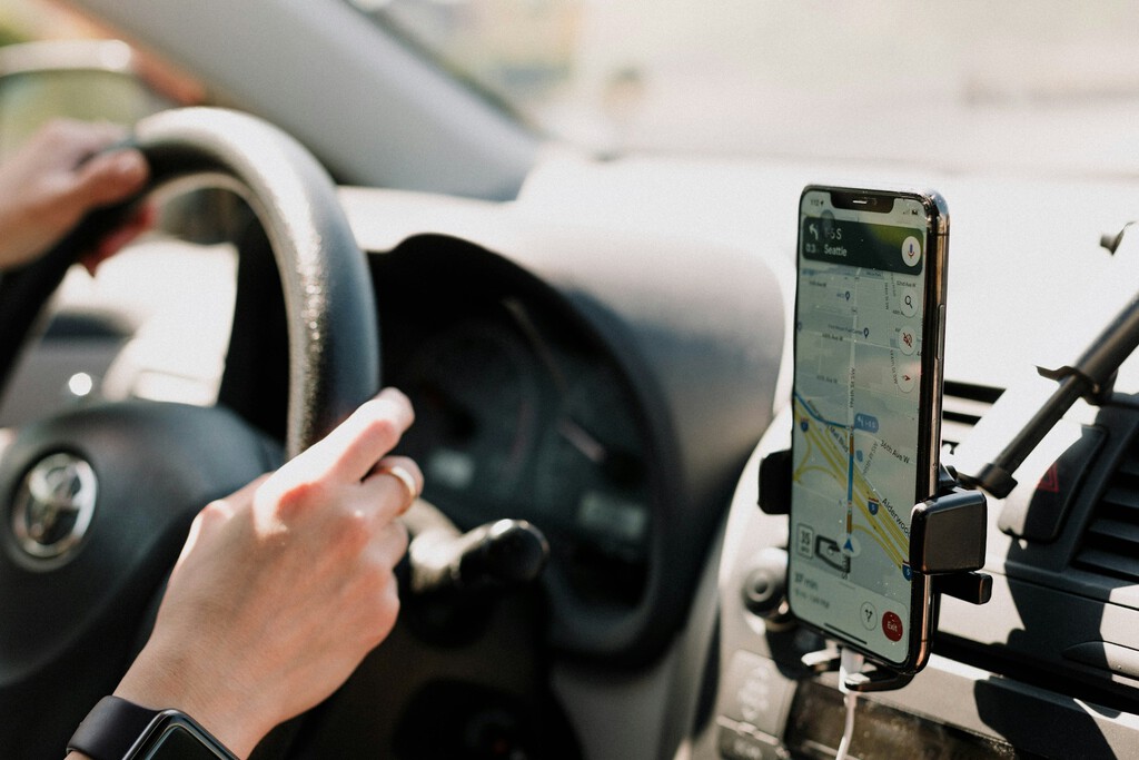 Mi iPhone murió mientras iba de viaje en coche y descubrí que conducir sin móvil debería ser obligatorio de vez en cuando
