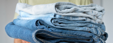 Um estudante usou uma calça jeans sem lavar durante 15 meses e sua professora descobriu que quase todos nós lavamos roupas demais