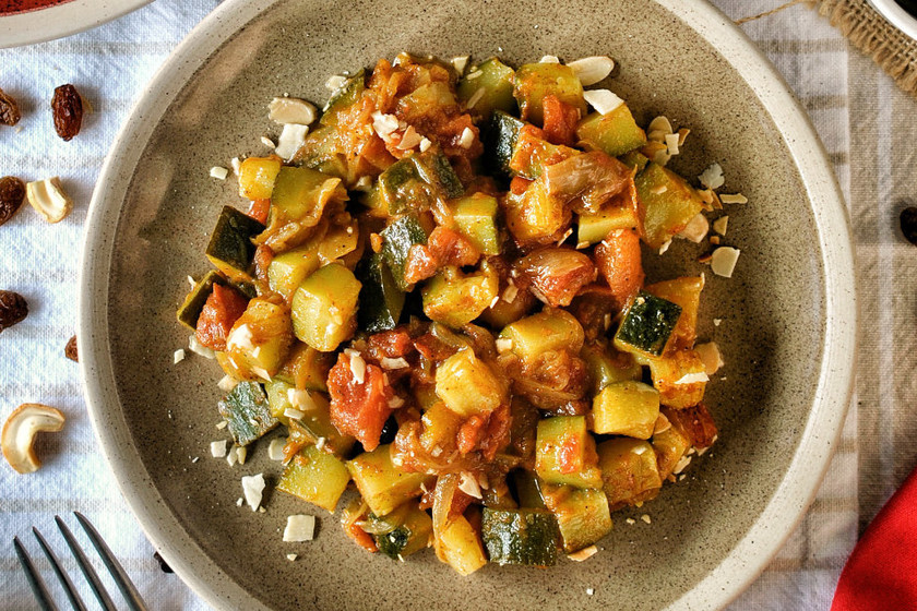 Tajine de verduras al ras el hanout con cuscús: receta fácil y rápida