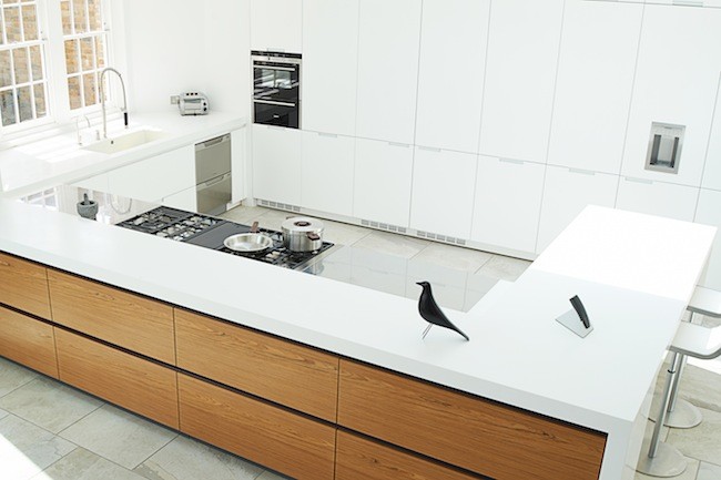 Una cocina abierta y con la luz como gran protagonista en el Reino Unido