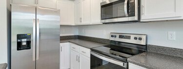 El truco para que el frigorífico brille como un espejo: el producto para conseguirlo en muy poco 