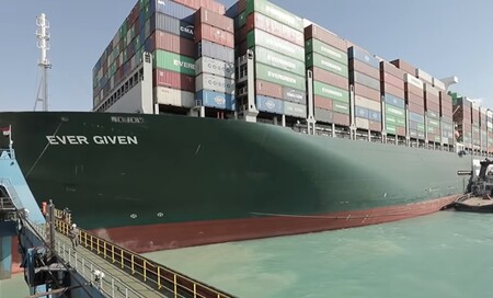 ¡Es libre! El buque Ever Given ya navega hacia el norte, devolviendo cierta calma al comercio internacional