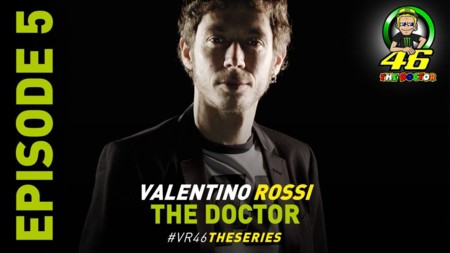 Último episodio de la serie de Valentino Rossi. Más allá del piloto, es el jefe y el profesor