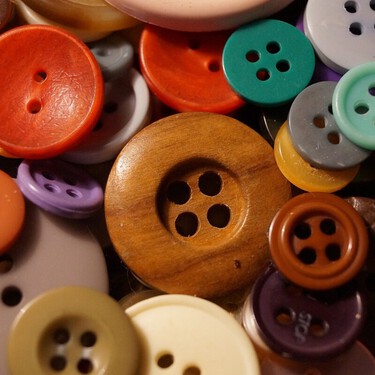 Nunca se me hubiera ocurrido reutilizar de esta manera los botones que se acumulan en casa: así puedes darles nuevo uso 